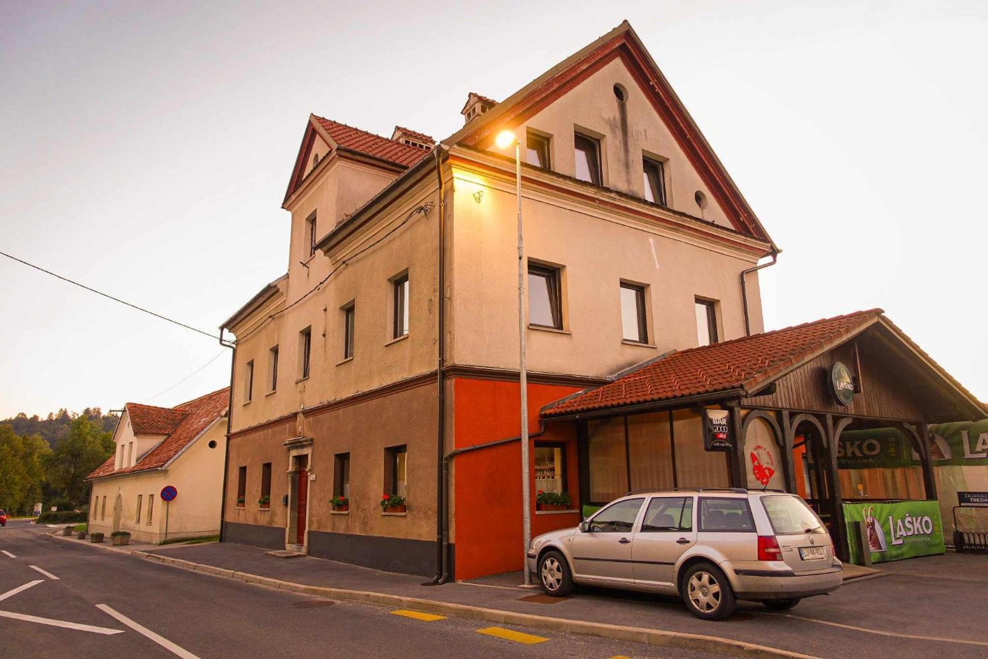 Laas Art Gallery Stari Trg pri Lozu Eksteriør bilde